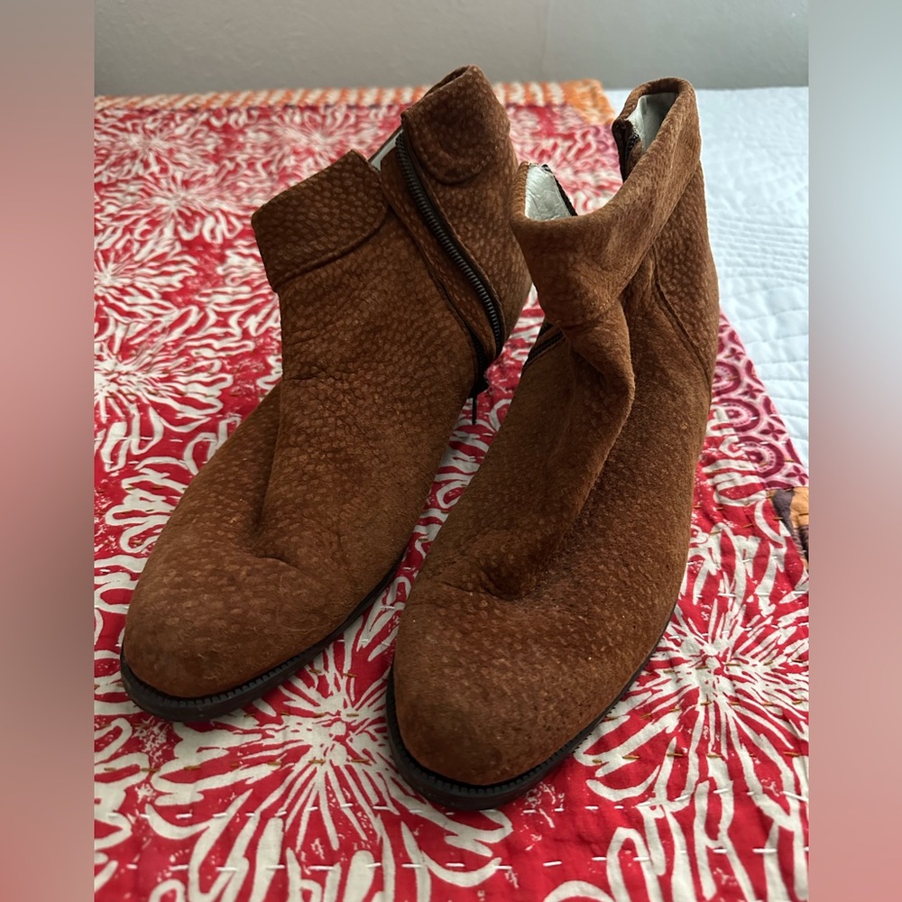Suede Carpincho Ankle Boots sz 10